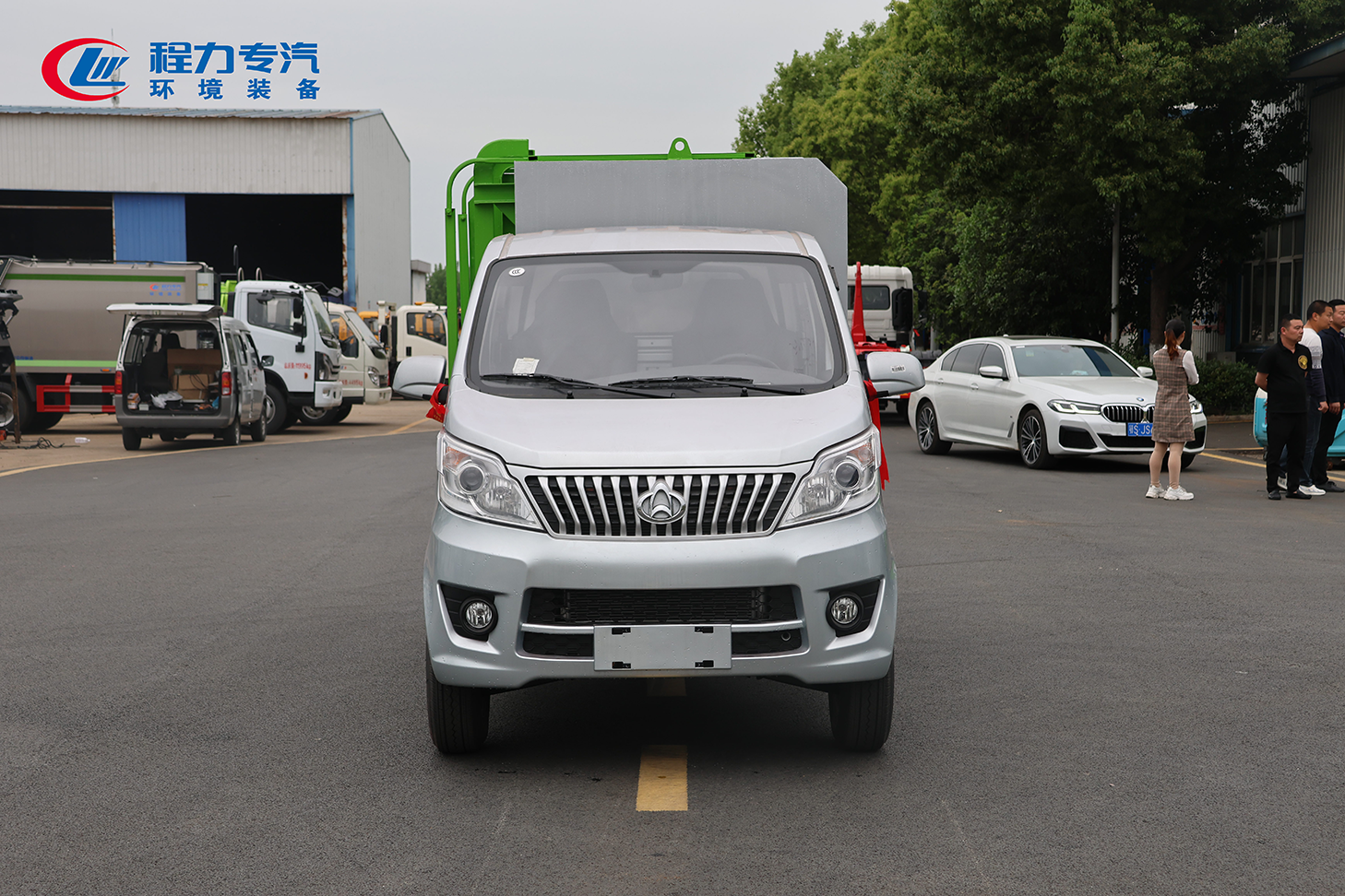 長(zhǎng)安自裝卸式垃圾車