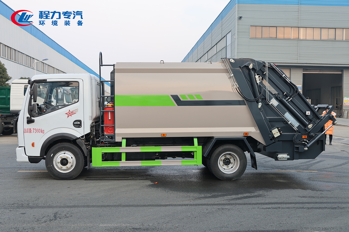 新款東風(fēng)多利卡D6壓縮垃圾車